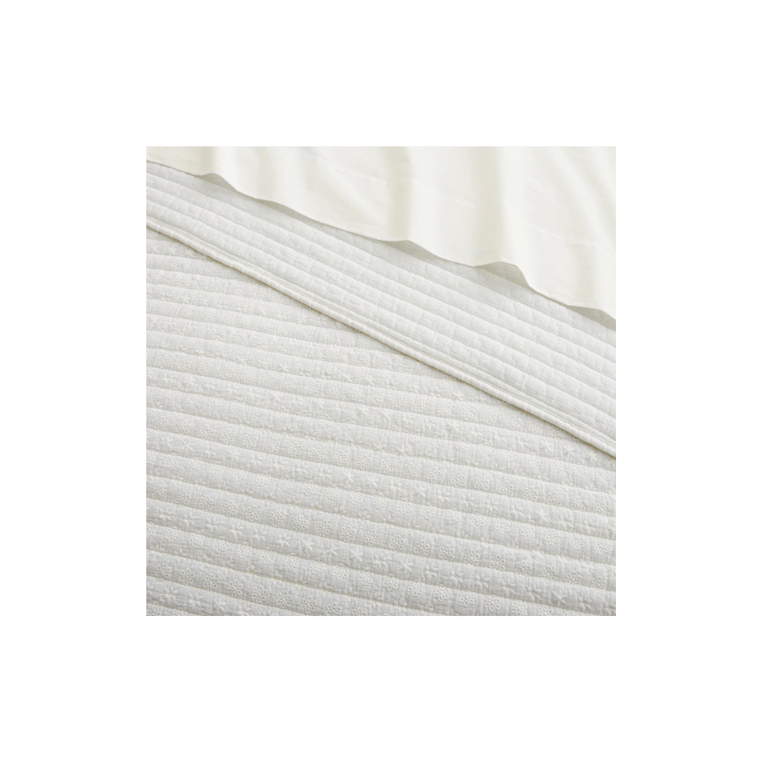 Eyelet Cream Quilt Set