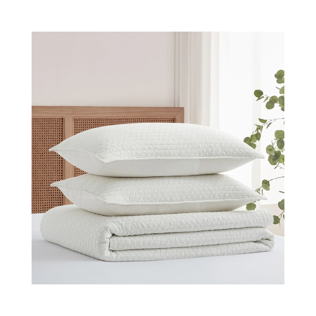 Eyelet Cream Quilt Set