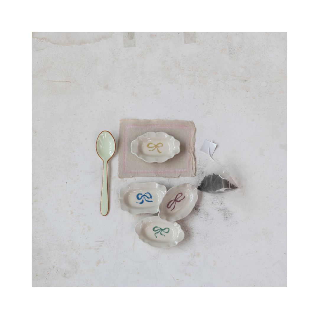 Scalloped Dish with Bow